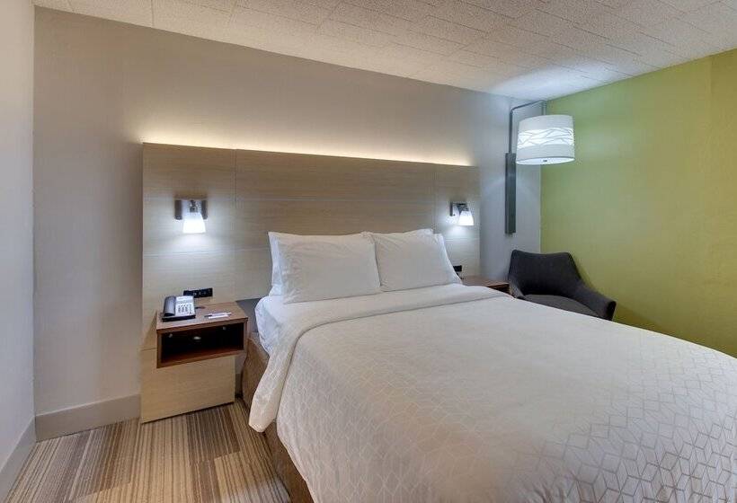 Отель Holiday Inn Express Pittston  Scranton Airport, An Ihg