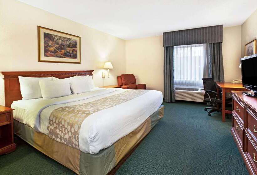 בית מלון כפרי La Quinta Inn By Wyndham Detroit Canton
