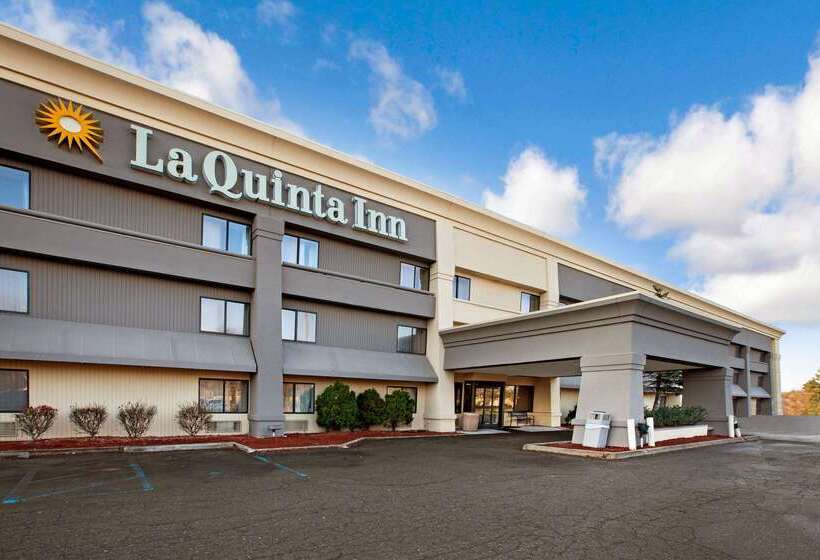 בית מלון כפרי La Quinta Inn By Wyndham Detroit Canton
