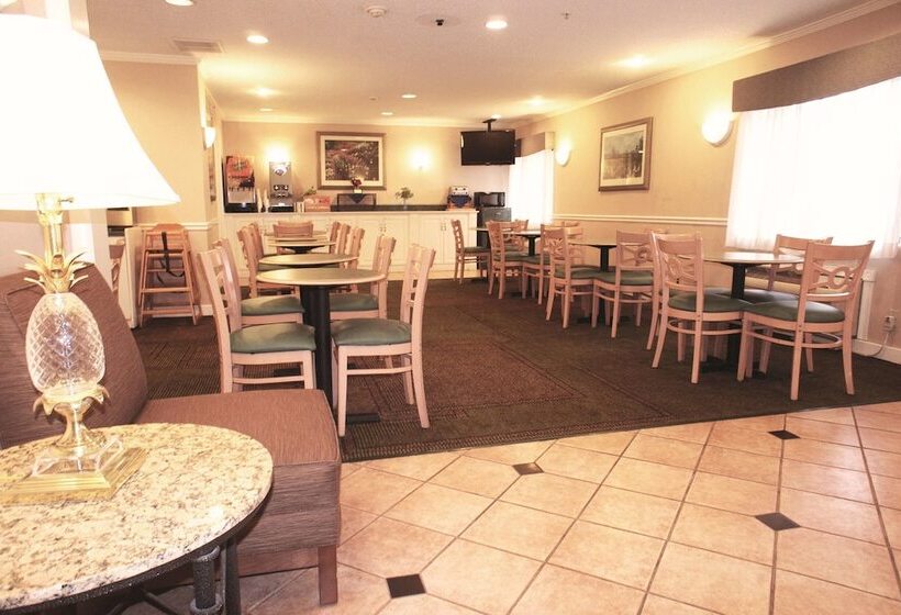 בית מלון כפרי La Quinta Inn By Wyndham Detroit Canton