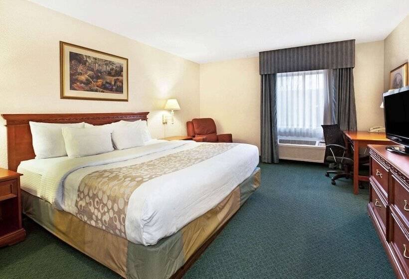 בית מלון כפרי La Quinta Inn By Wyndham Detroit Canton