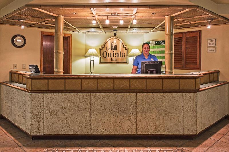 בית מלון כפרי La Quinta Inn By Wyndham Tampa Near Busch Gardens