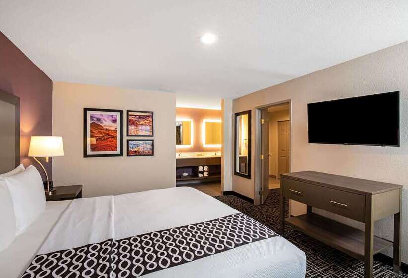 هتل La Quinta Inn & Suites By Wyndham Las Vegas Nellis