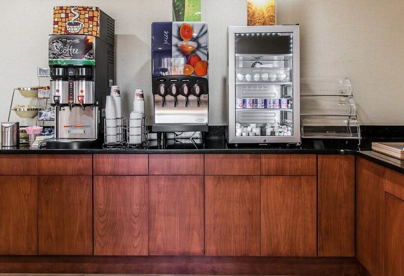 בית מלון כפרי Quality Inn & Suites Warren   Detroit