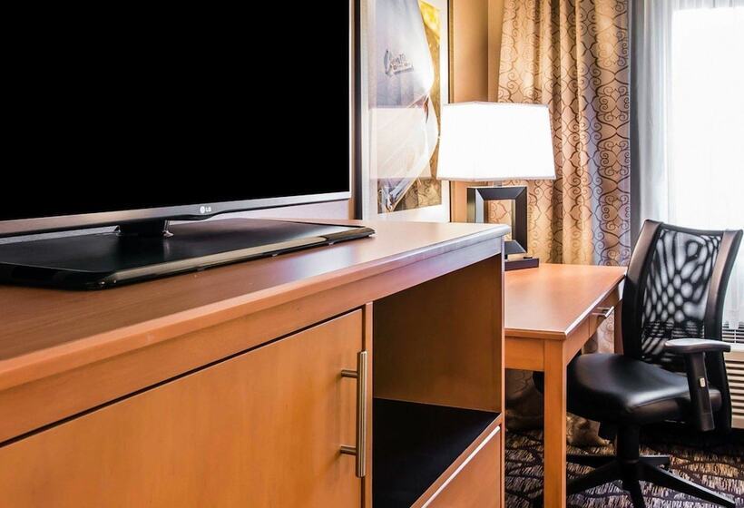 בית מלון כפרי Quality Inn & Suites Warren   Detroit