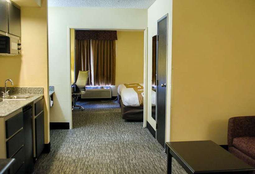 هتل Quality Inn & Suites At Airport Blvd I65