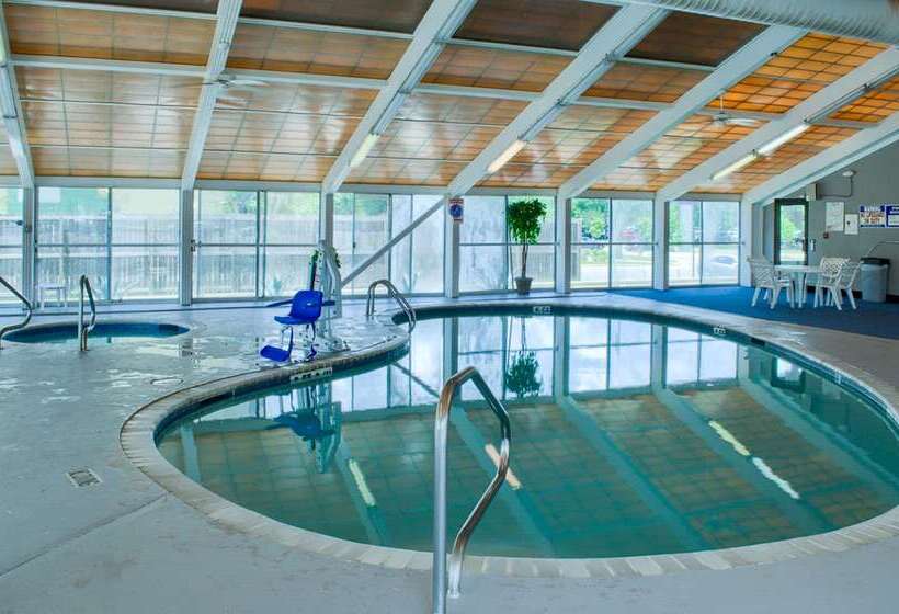 هتل Quality Inn & Suites At Airport Blvd I65