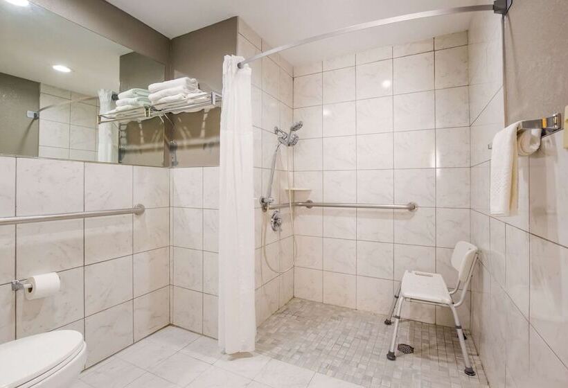 هتل Quality Inn & Suites Cvg Airport