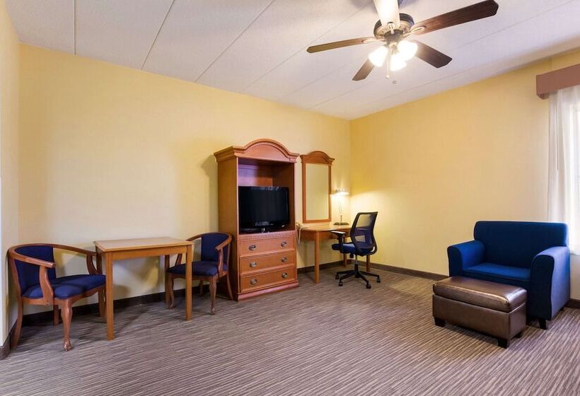 هتل Quality Inn & Suites Cvg Airport