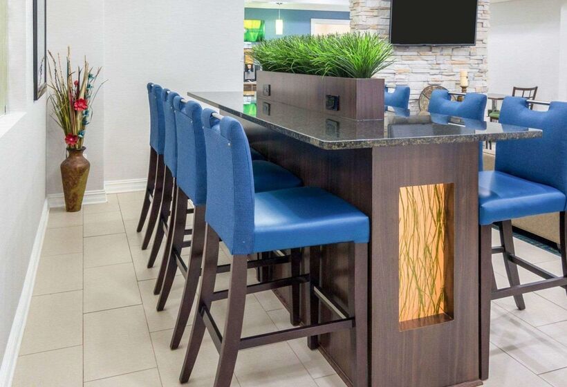 בית מלון כפרי Quality Inn & Suites
