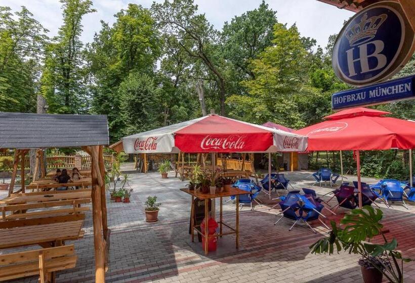 مبيت وإفطار Pavilon Panzió étterem és Pizzéria