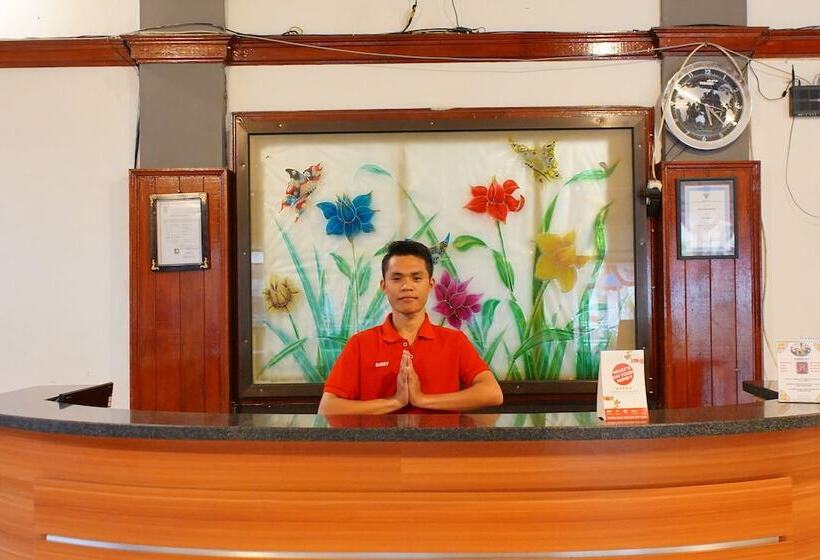 ホテル Oyo 1333 Wisata