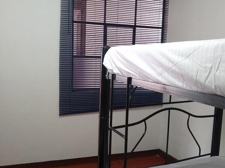 پانسیون Hostel El Jardín