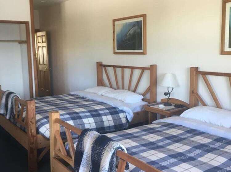 مبيت وإفطار Arbutus Cove Guesthouse