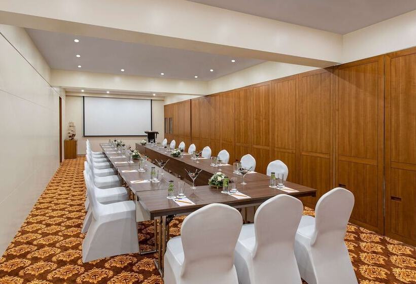 בית מלון כפרי Sobit Sarovar Portico