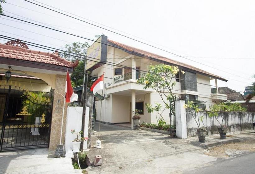 بنسيون Reddoorz Near Rumah Sakit Baptis Kediri