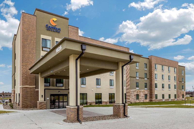 هتل Comfort Inn & Suites West Des Moines