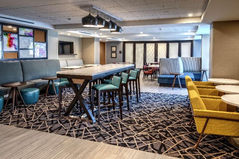 هتل Hampton Inn Fresno Airport