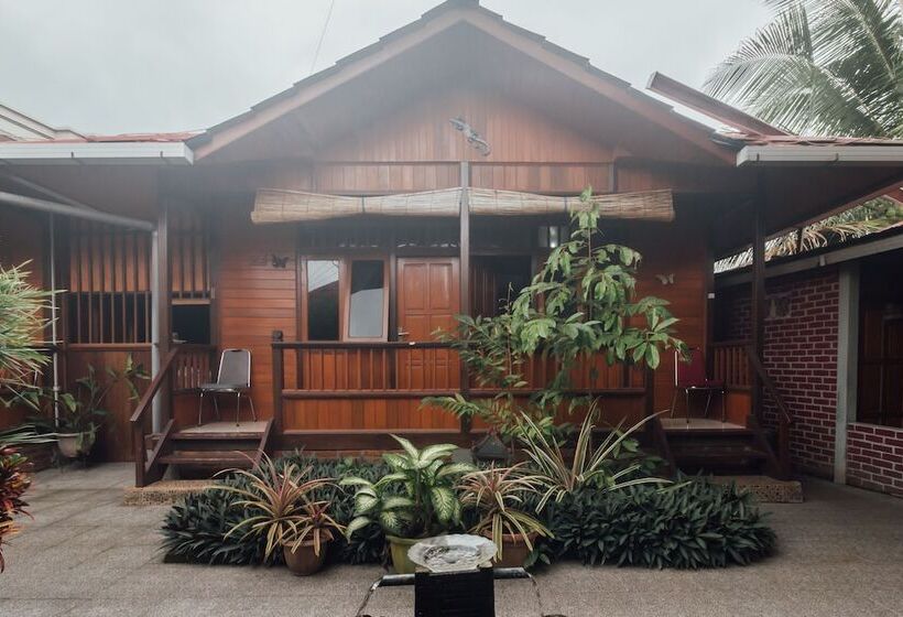 هتل Oyo 1300 Crecia Residence