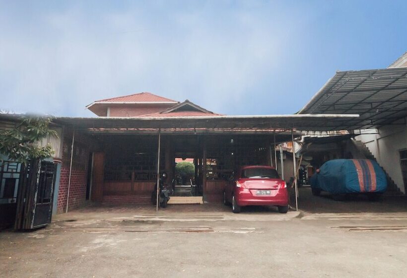 هتل Oyo 1300 Crecia Residence