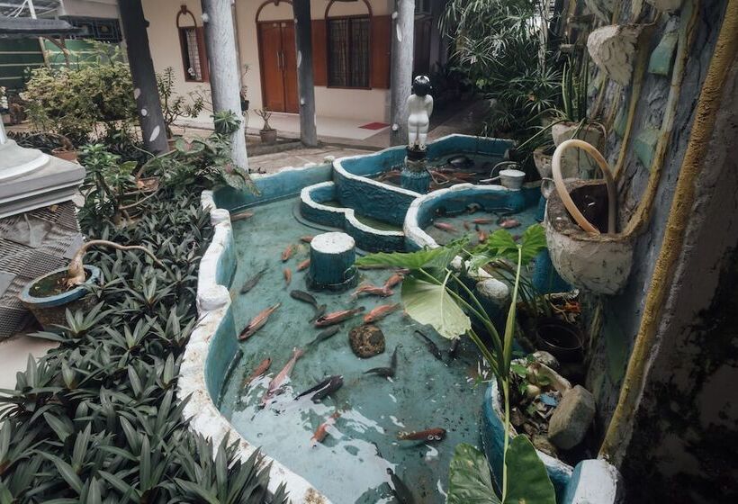 هتل Oyo 1300 Crecia Residence