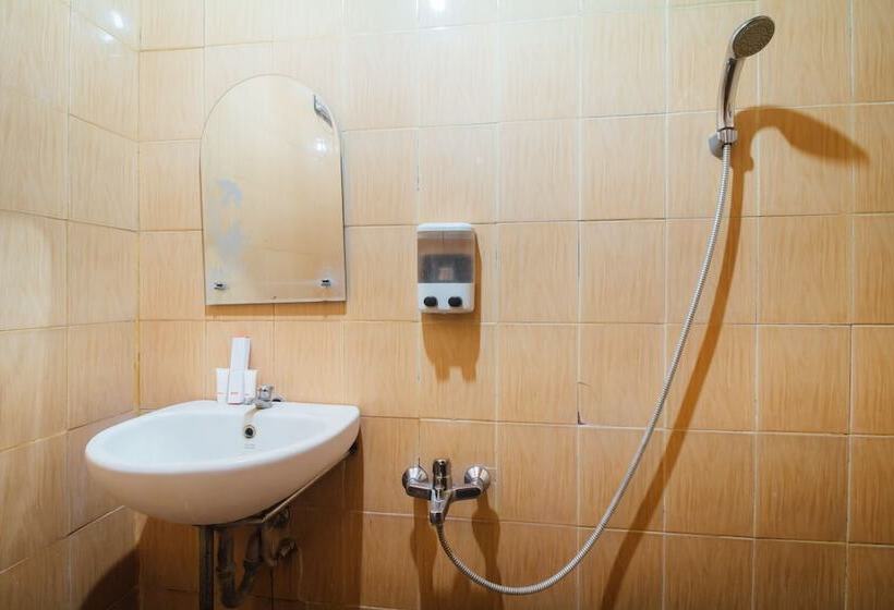 هتل Oyo 1300 Crecia Residence