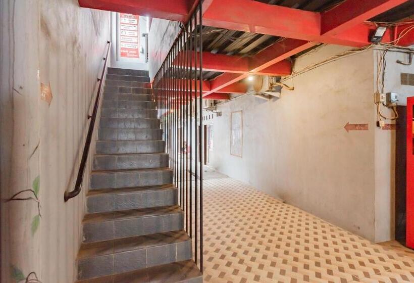 هتل Reddoorz Near Unsika University Karawang