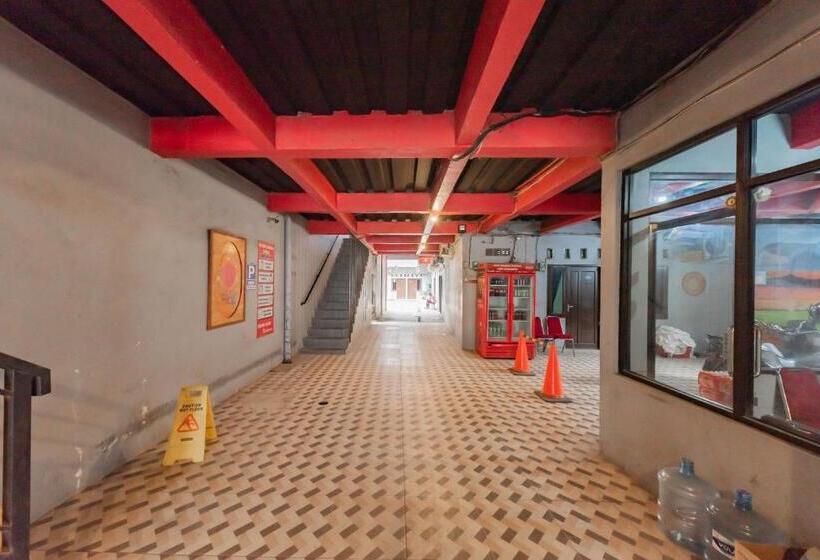 هتل Reddoorz Near Unsika University Karawang