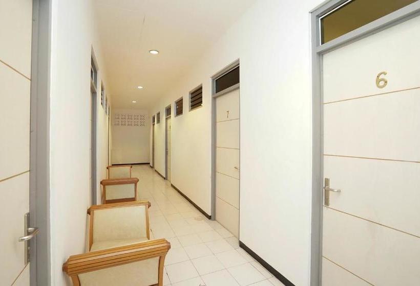 Hotel Darmo Permai Guesthouse By Oyo Rooms