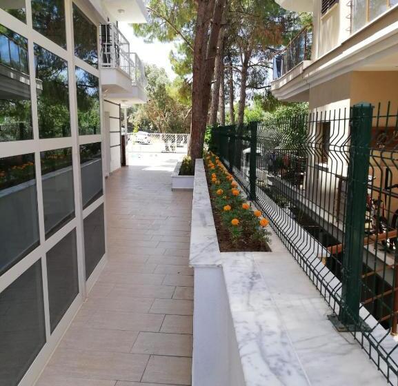 çi̇çek Apart Otel