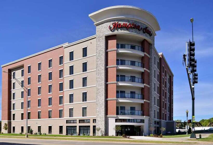 בית מלון כפרי Hampton Inn Cedar Falls Downtown