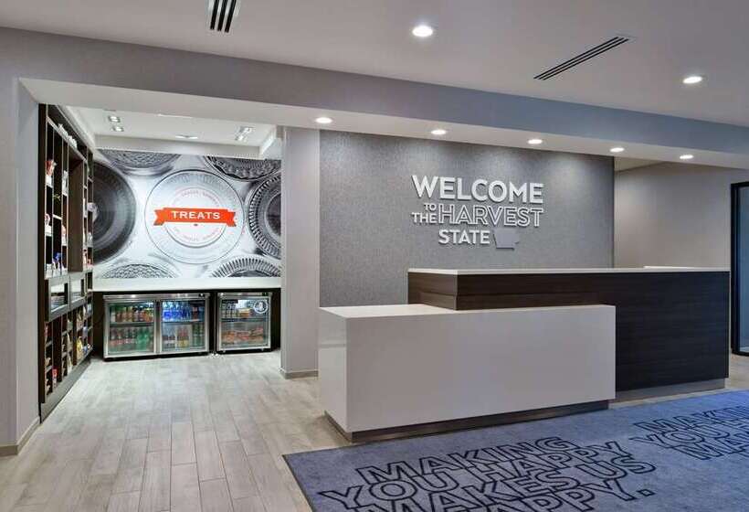בית מלון כפרי Hampton Inn Cedar Falls Downtown