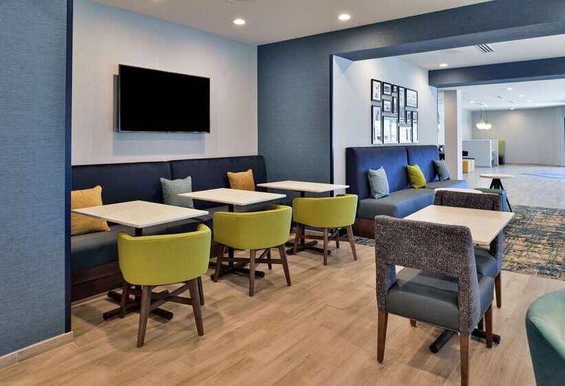בית מלון כפרי Hampton Inn Cedar Falls Downtown