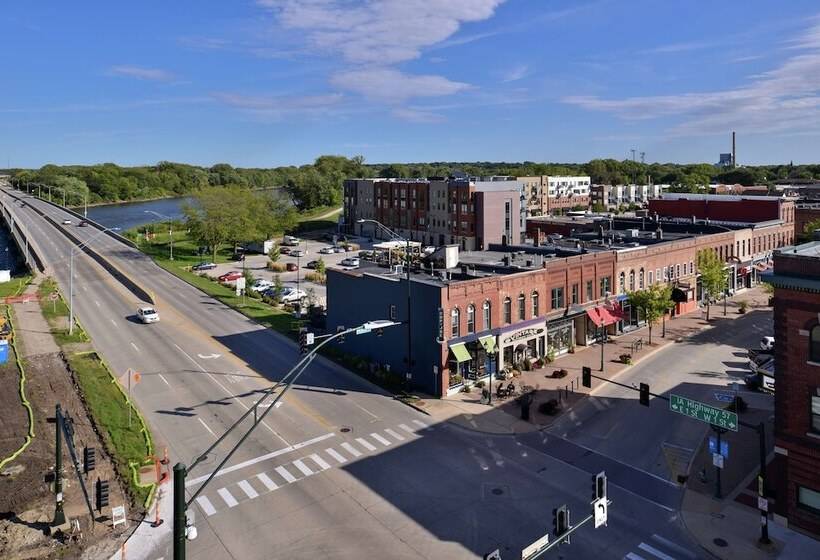 בית מלון כפרי Hampton Inn Cedar Falls Downtown