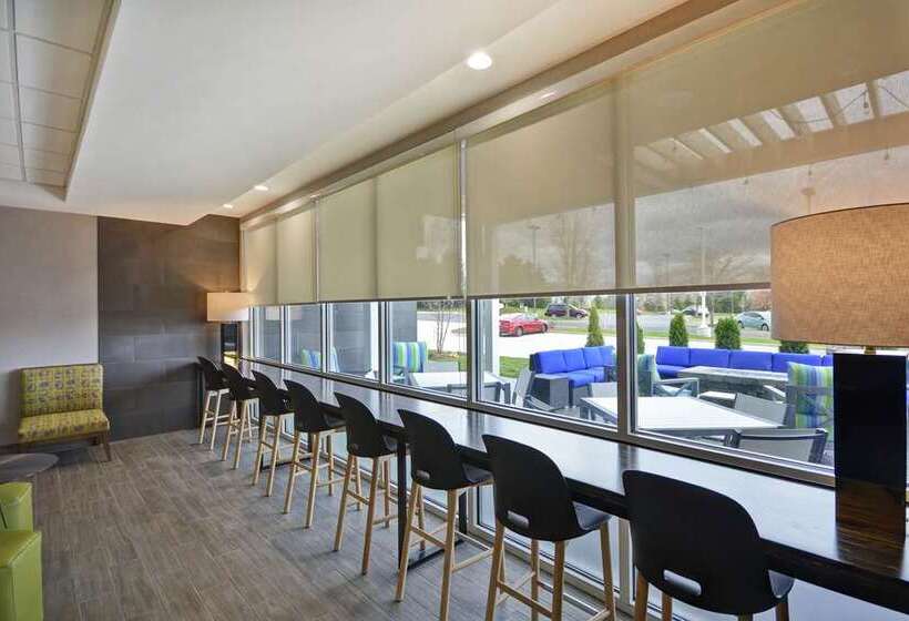 هتل Home2 Suites By Hilton Grand Rapids North