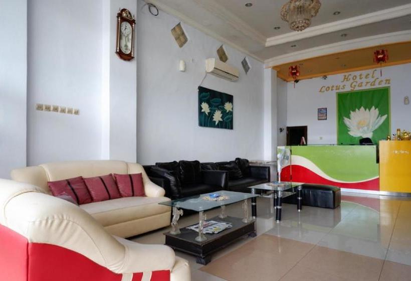 فندق Reddoorz Near Kamali Beach Bau Bau