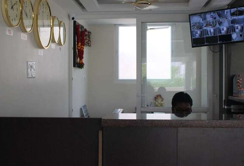 هتل Viswa Residency By Azalea