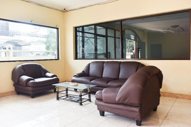 Пансион Reddoorz Near Lenmarc Mall Surabaya