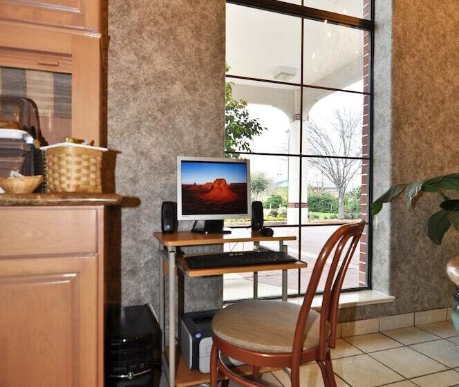 هتل Best Western Pearland Inn