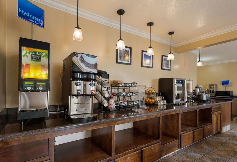 Отель Best Western Salinas Valley Inn & Suites