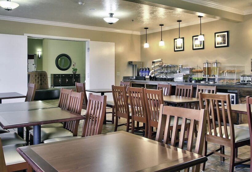 Отель Best Western Salinas Valley Inn & Suites