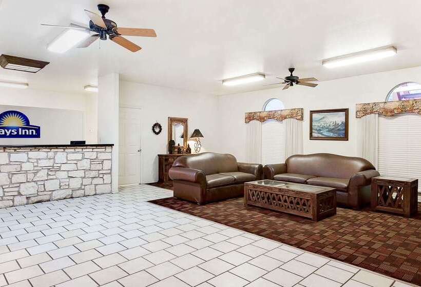 בית מלון כפרי Days Inn By Wyndham San Angelo