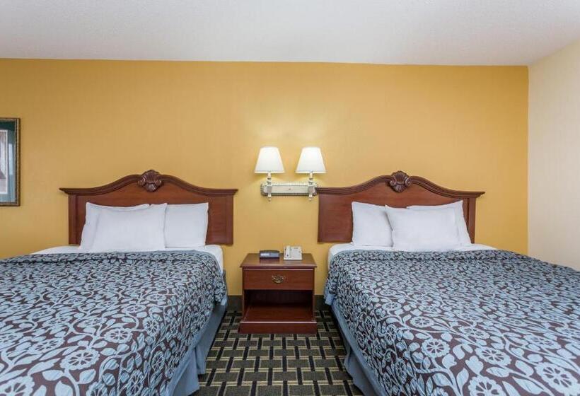 هتل Days Inn & Suites By Wyndham Warner Robins Near Robins Afb