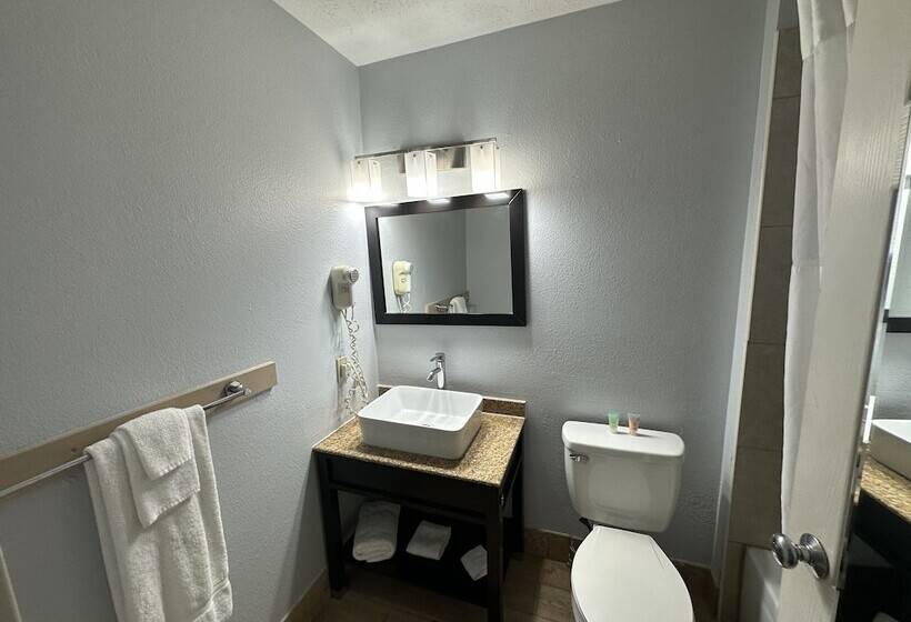 Отель I65 Studio Suites