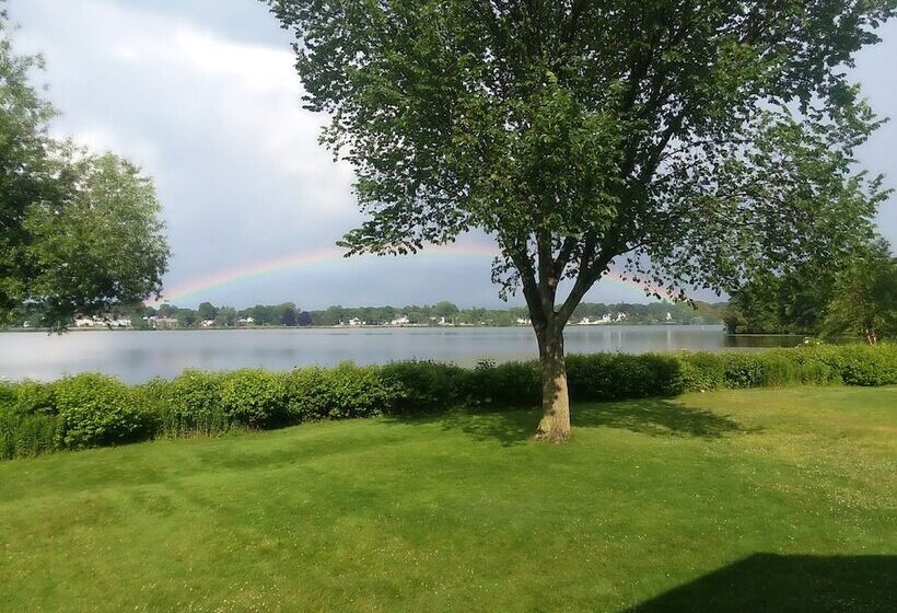 هتل Lakeside Inn