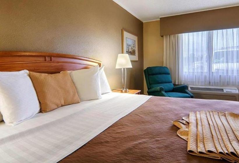 בית מלון כפרי Norwood Inn & Suites Mankato