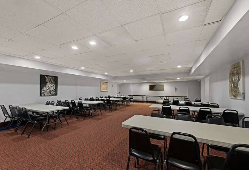 هتل Quality Inn & Suites Near I480 And I29