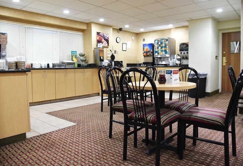 هتل Quality Inn & Suites Near I480 And I29