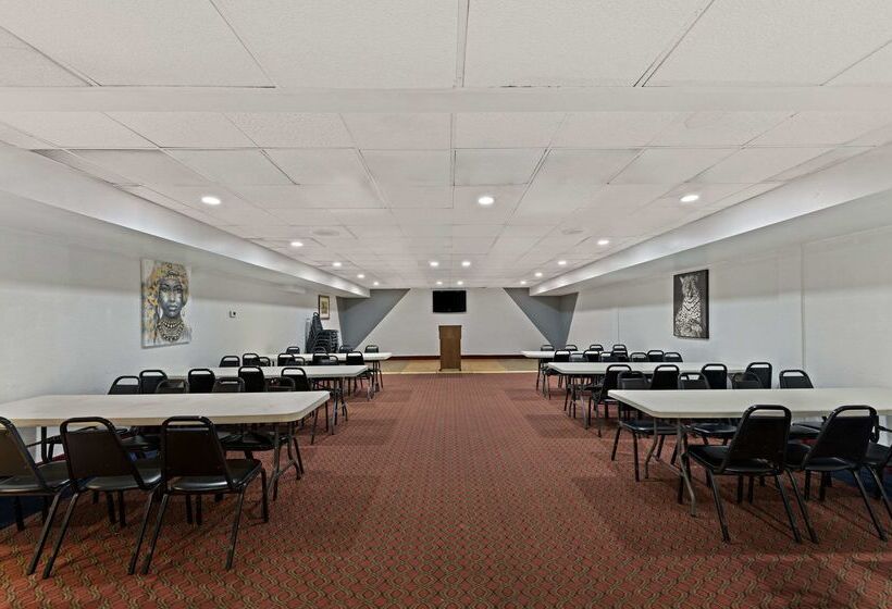 هتل Quality Inn & Suites Near I480 And I29