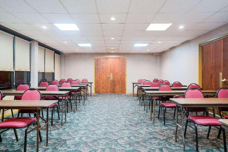Ramada By Wyndham Plymouth Hotel & Conference Center